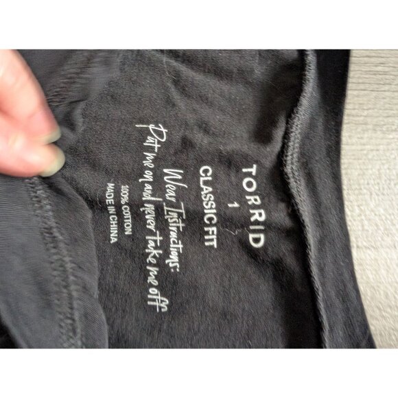 Black Torrid Classic Fit Boho Cutout Sleeve Top W/Snake & Rose Graphic Size 1 - Picture 5 of 7